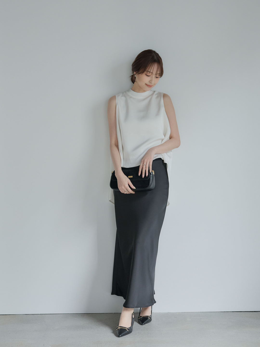 【SET】バックデザインサテンノースリーブトップス+ライトサテンナロースカート(2set)