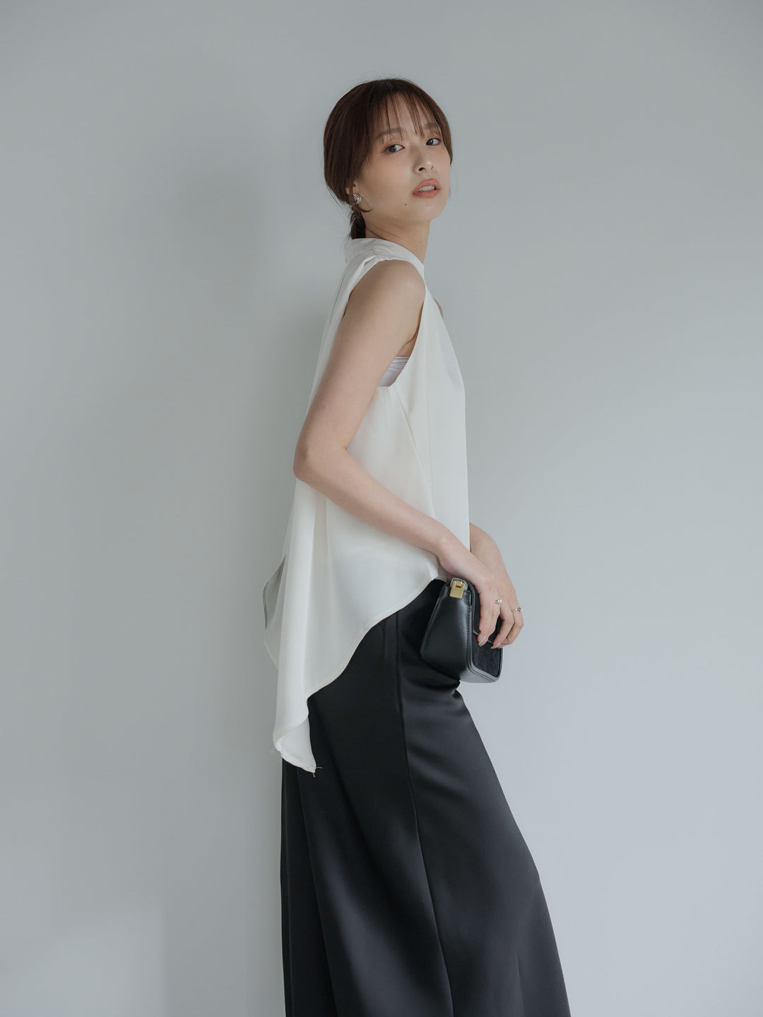 【SET】バックデザインサテンノースリーブトップス+ライトサテンナロースカート(2set)