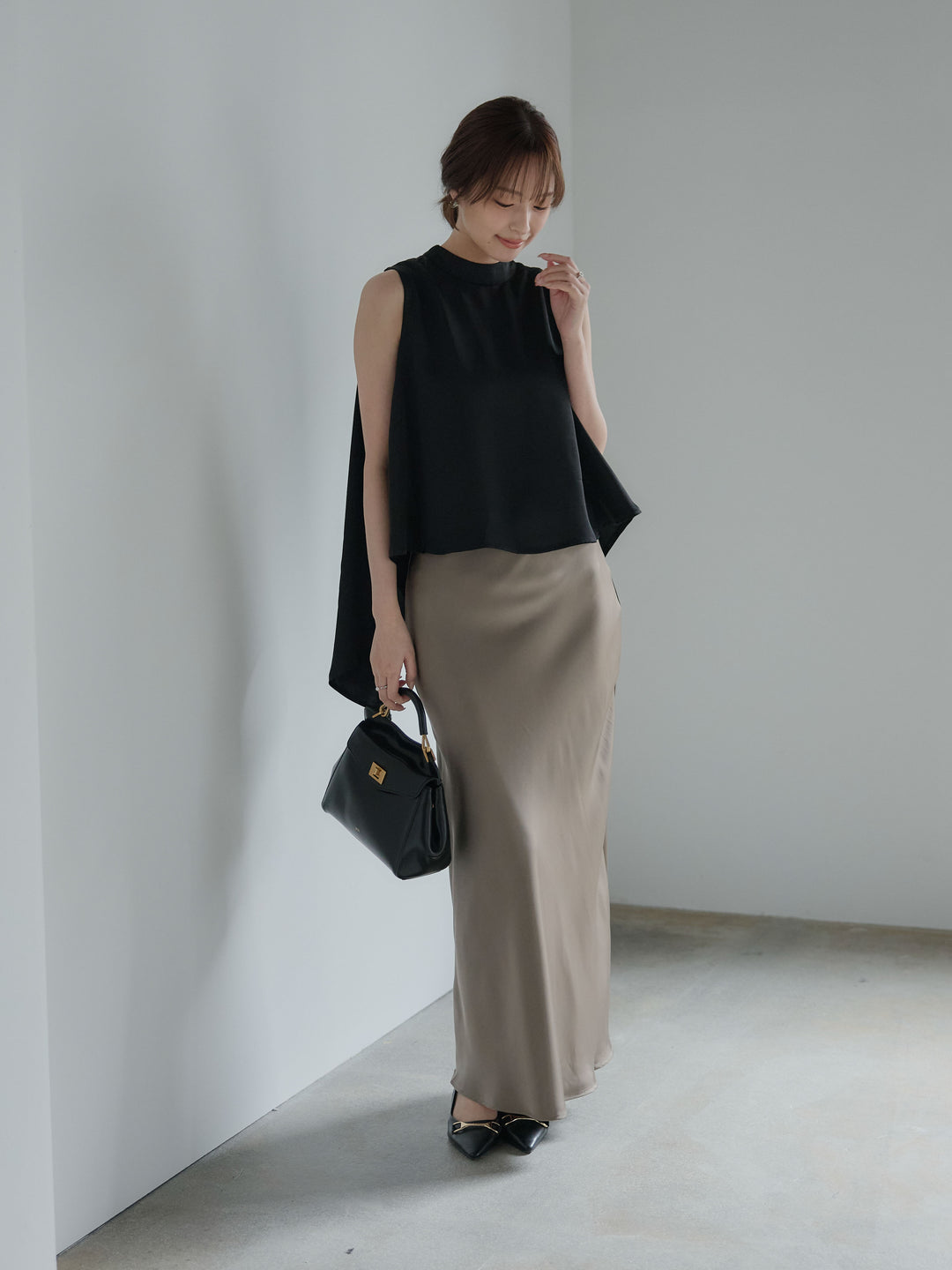 【SET】バックデザインサテンノースリーブトップス+ライトサテンナロースカート(2set)