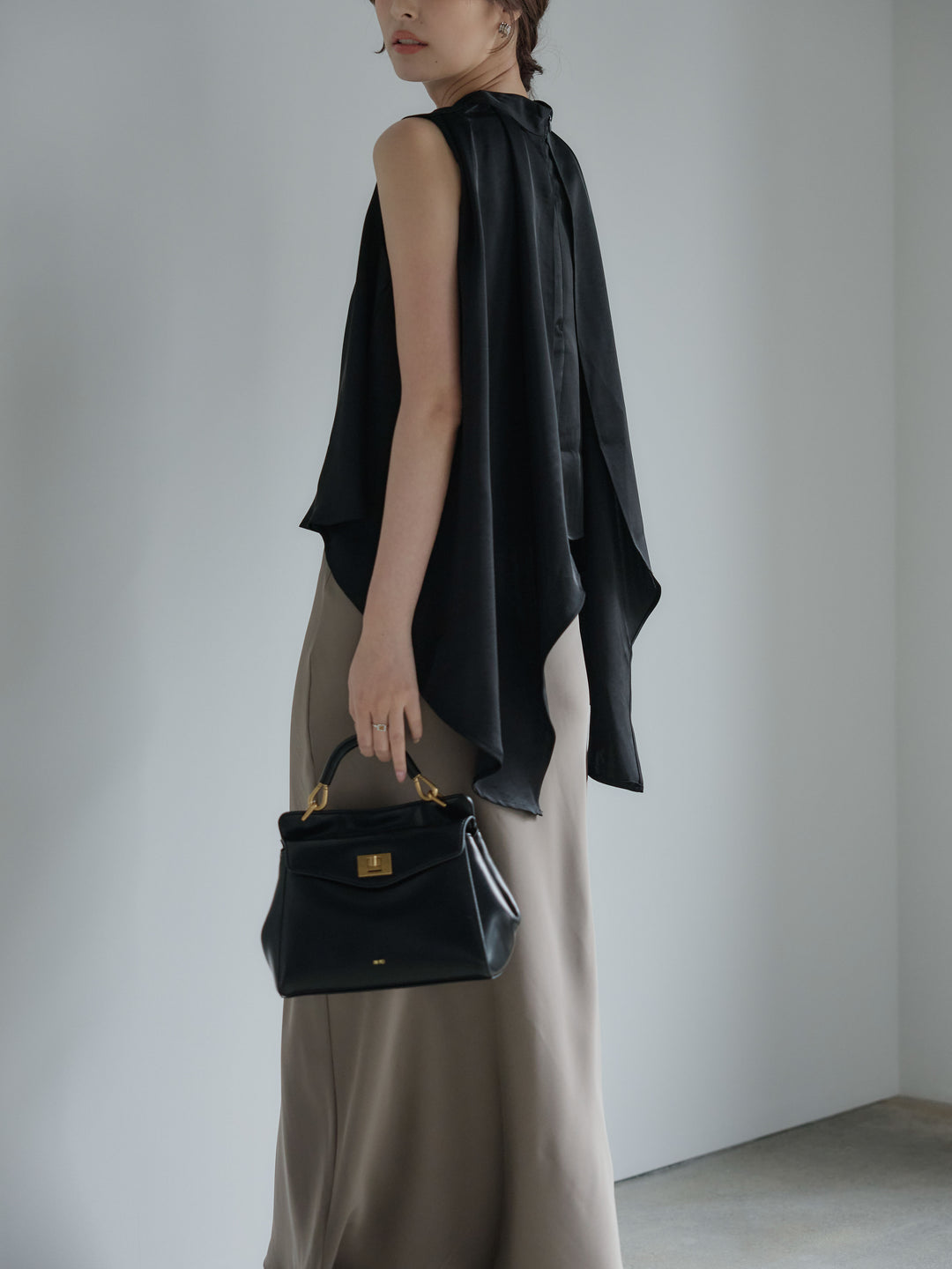 【SET】バックデザインサテンノースリーブトップス+ライトサテンナロースカート(2set)