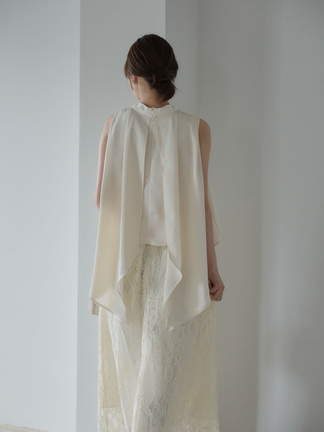 【SET】バックデザインサテンノースリーブトップス+フラワージャガードソフトAラインスカート(2set)