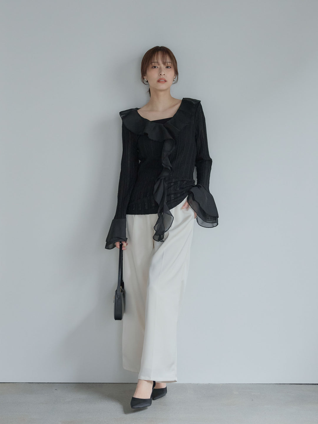 【SET】ストライプシアーラッフルトップス+【Essential】センタープレスサテンパンツ(2set)