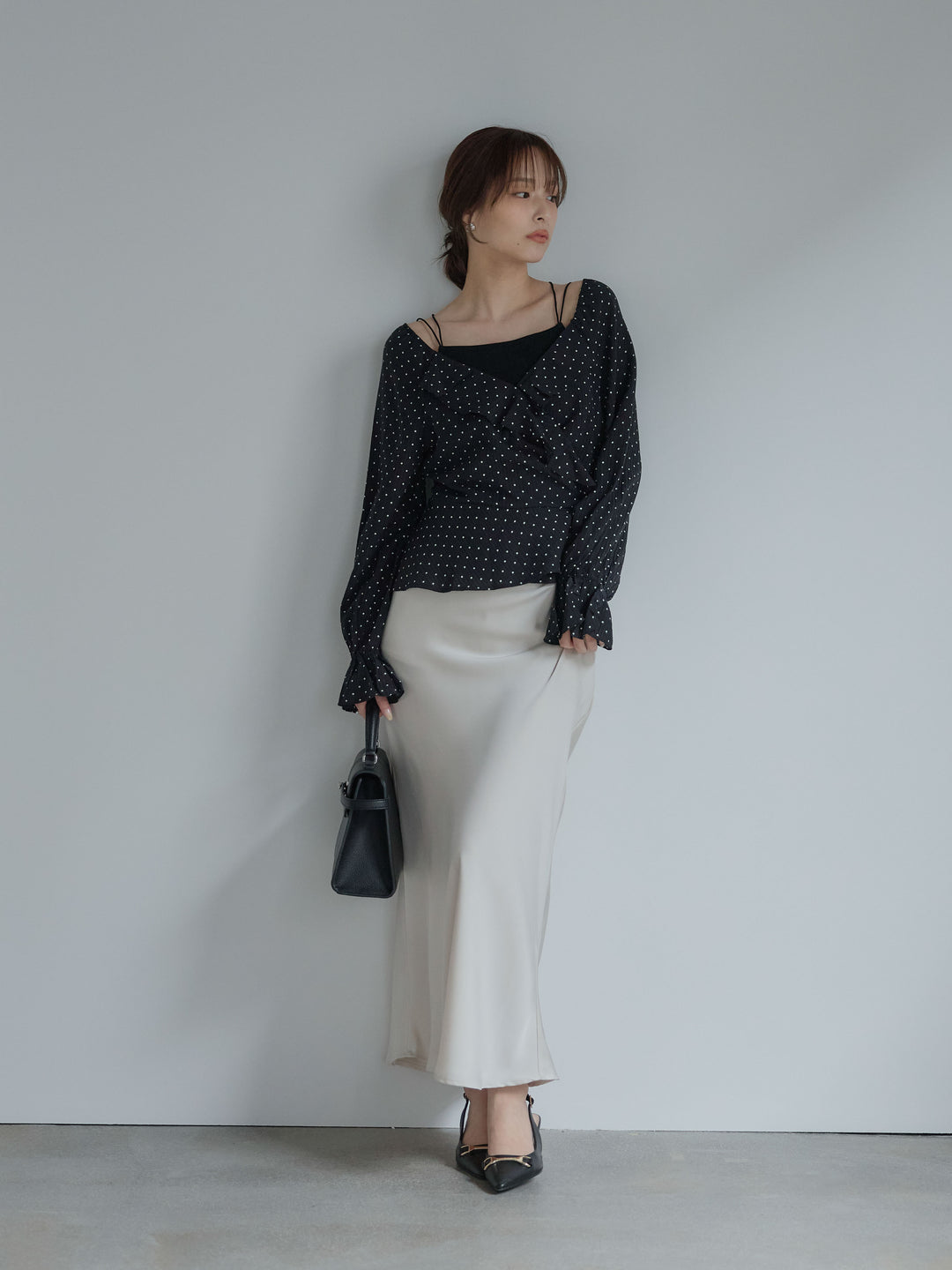 ドットパターンラッフルラップブラウス