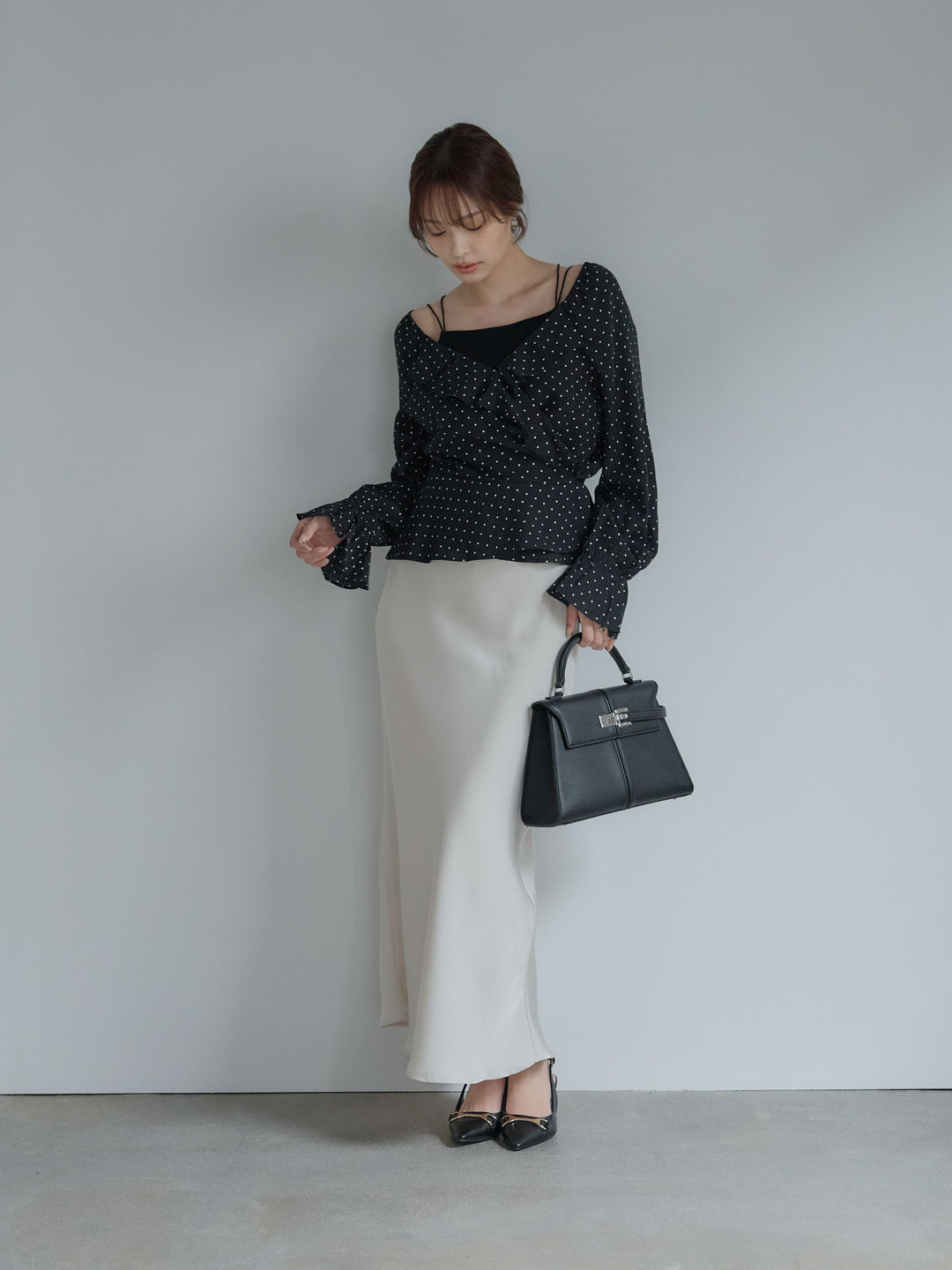 ドットパターンラッフルラップブラウス