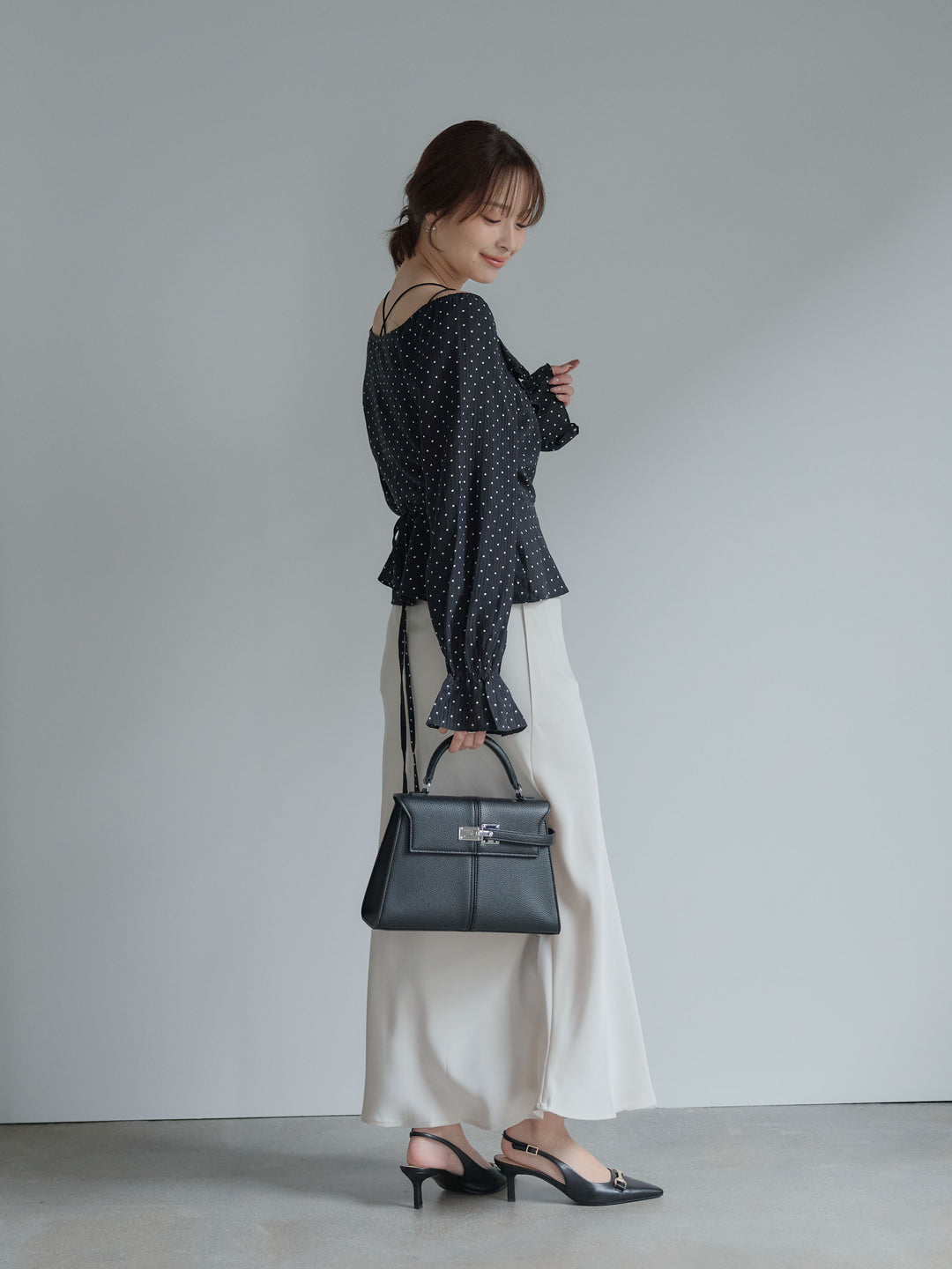 ドットパターンラッフルラップブラウス