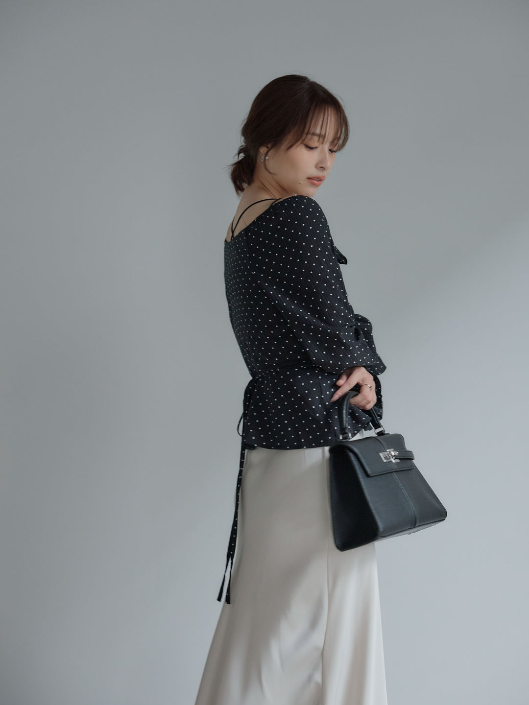 ドットパターンラッフルラップブラウス