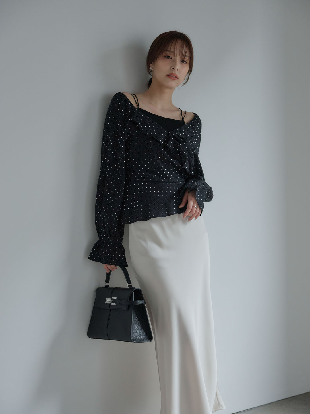 ドットパターンラッフルラップブラウス