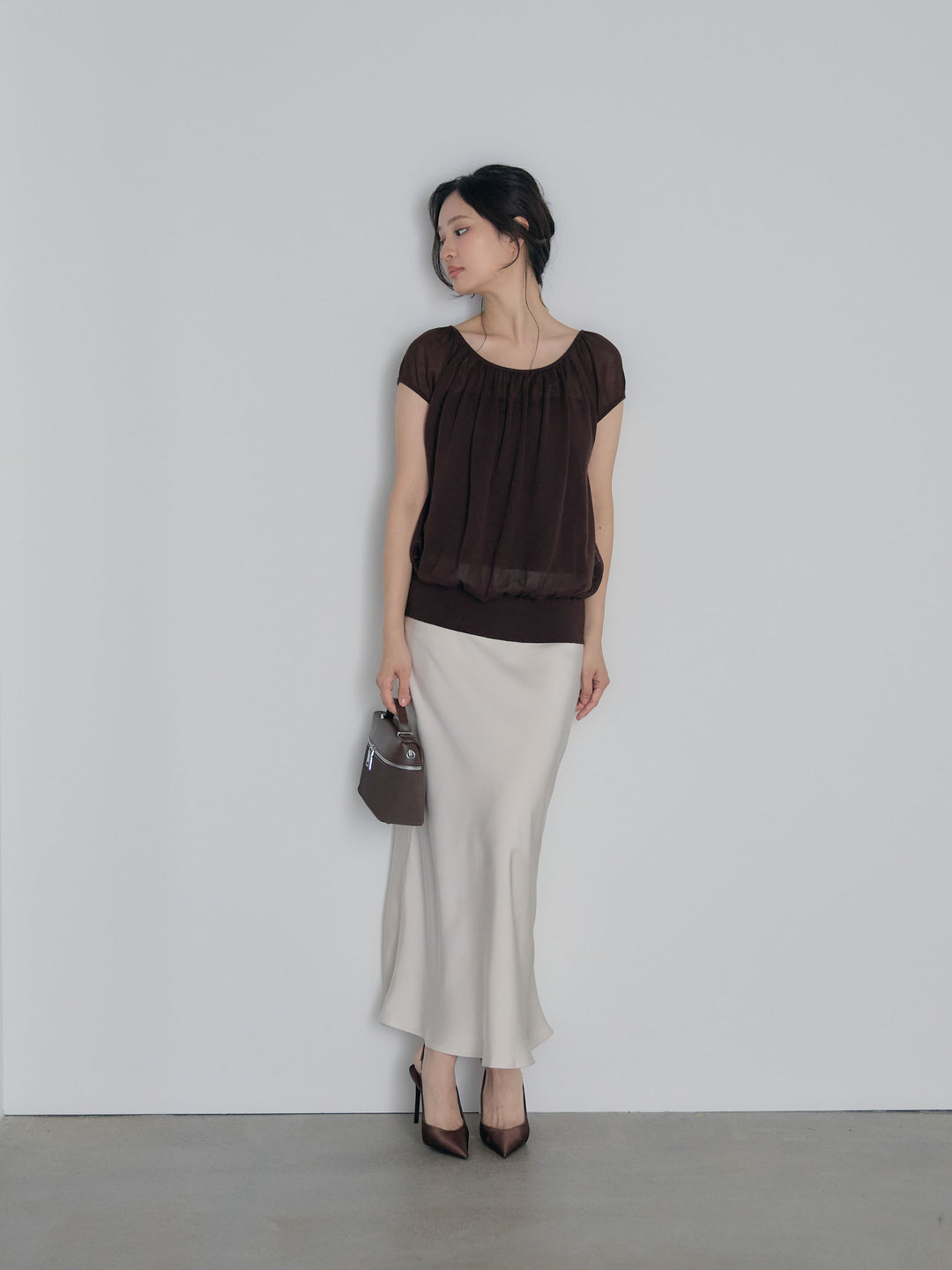 ラウンドネックシーアニットトップス