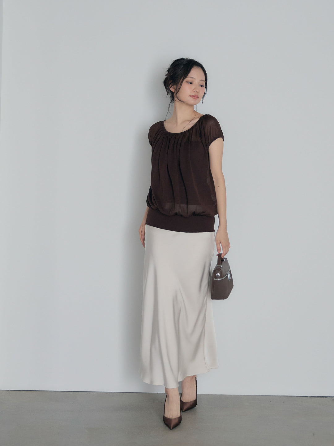 ラウンドネックシーアニットトップス