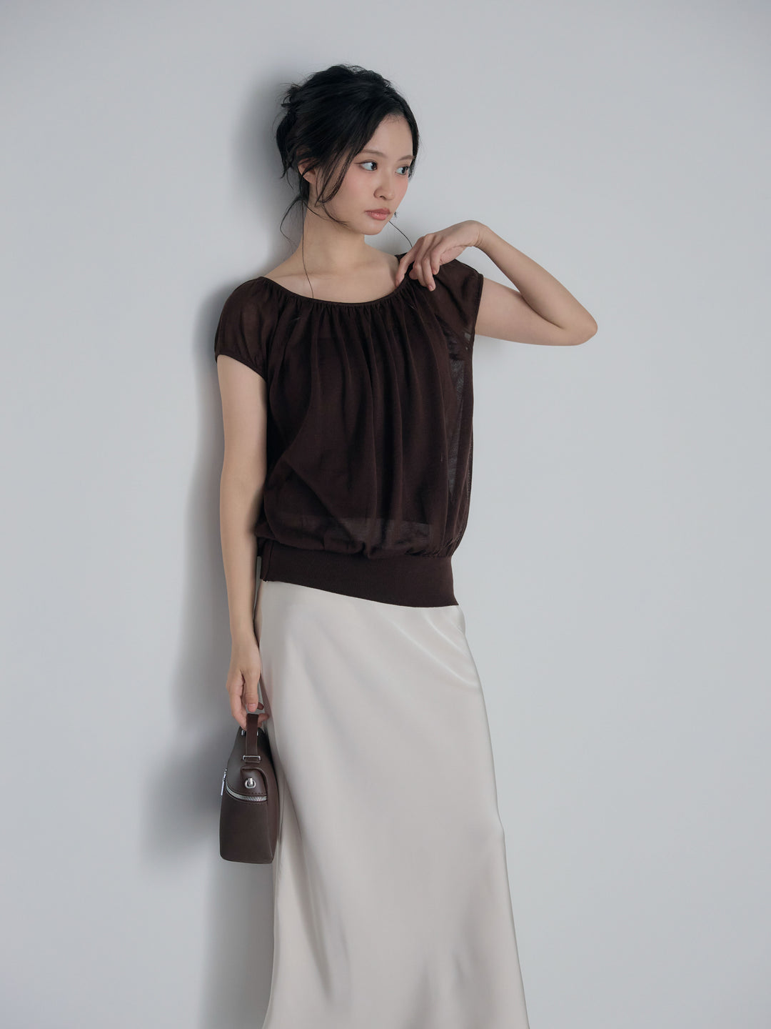 ラウンドネックシーアニットトップス