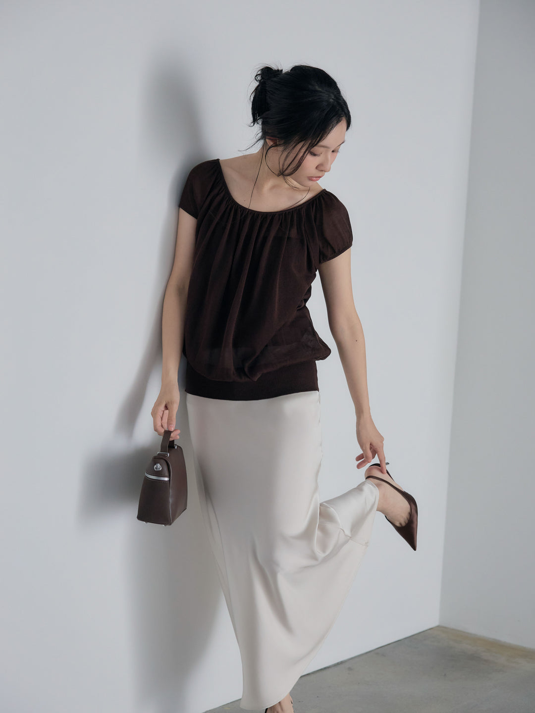 ラウンドネックシーアニットトップス