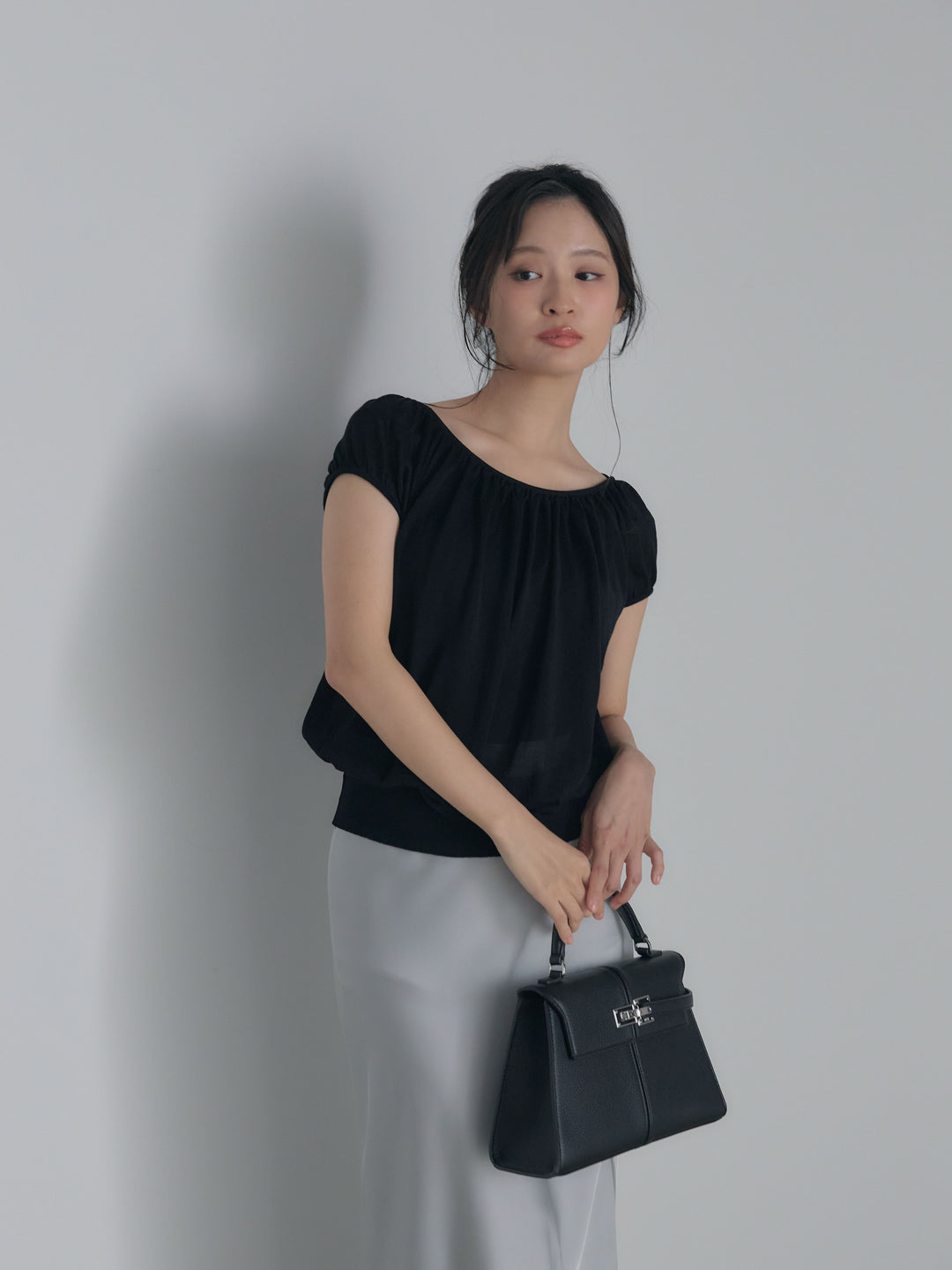 ラウンドネックシーアニットトップス