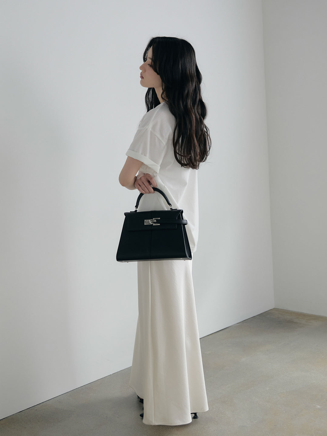 【cool touch】レースロゴ刺繍Tシャツ