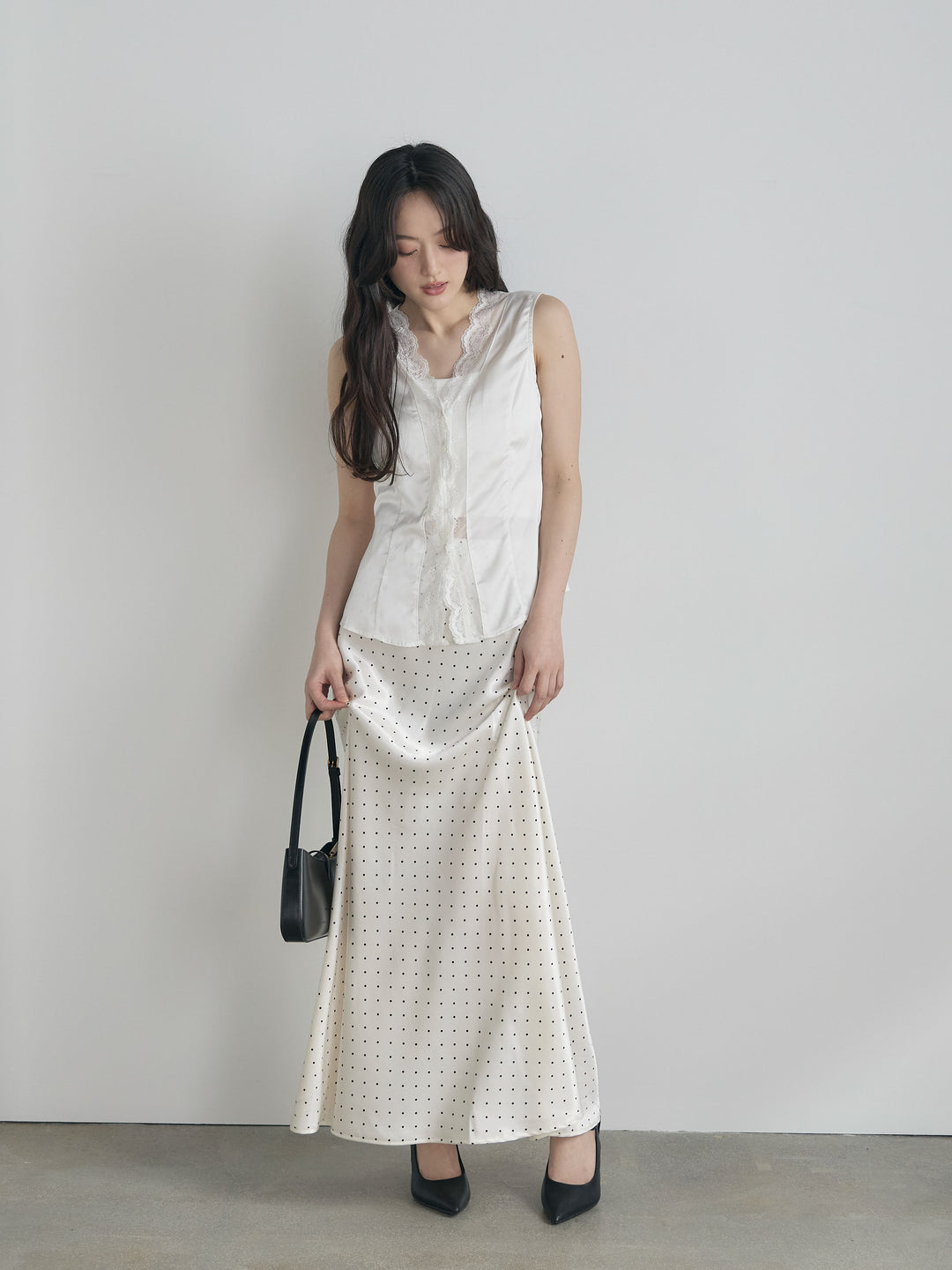 レーストリムサテンノースリトップス