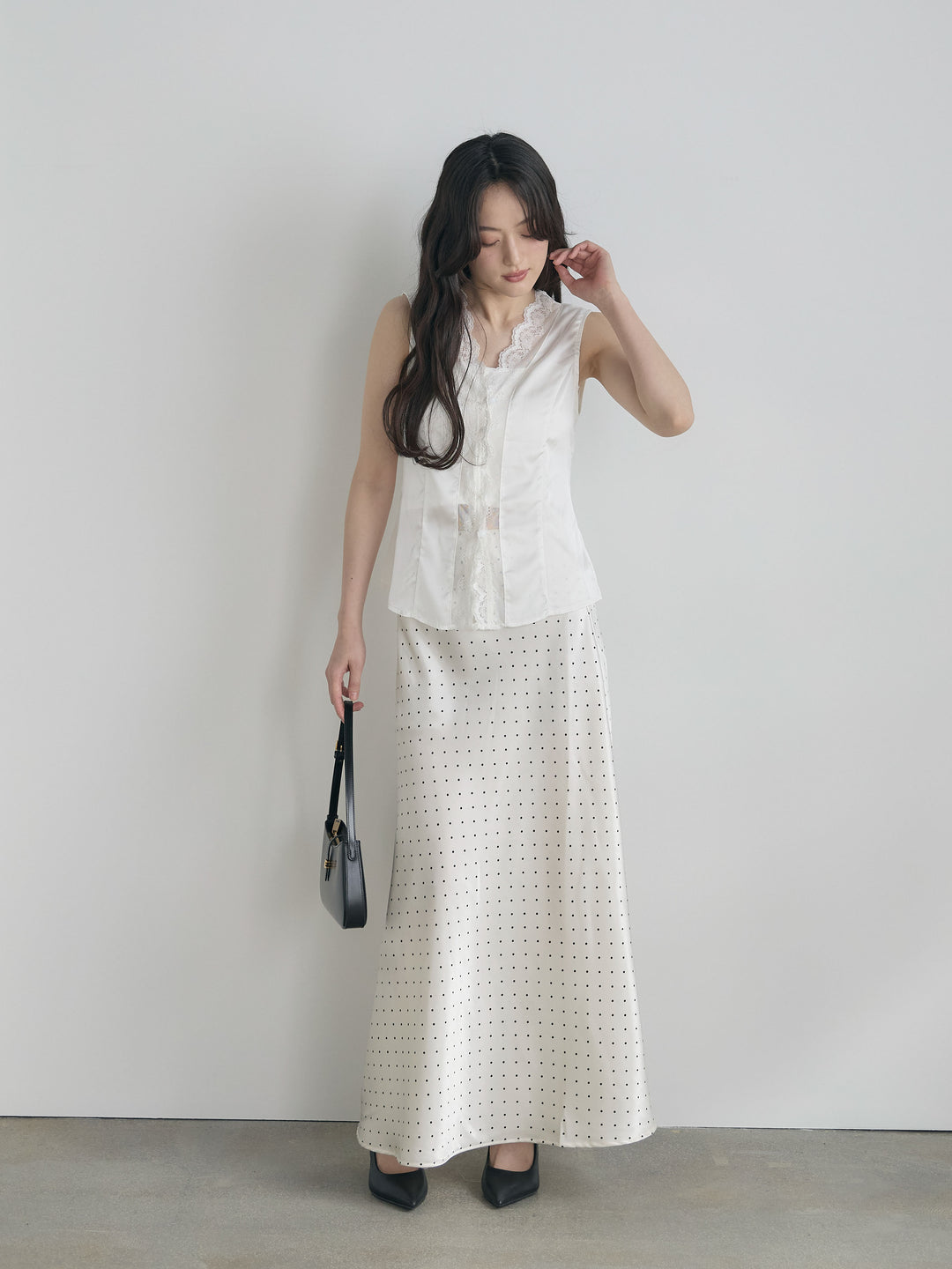 レーストリムサテンノースリトップス