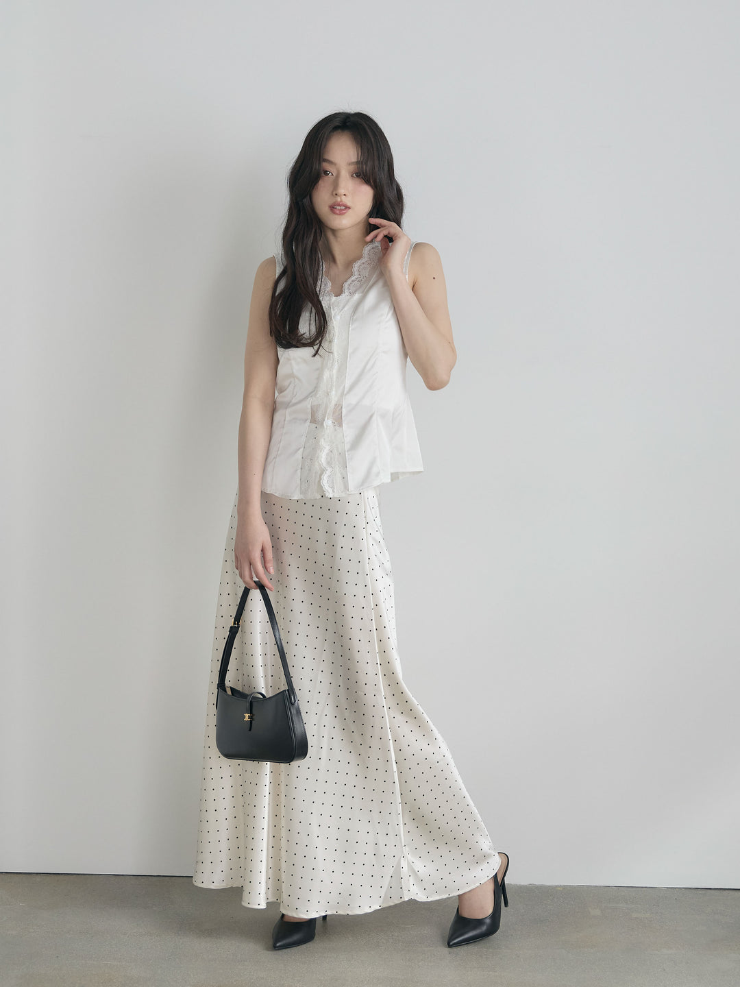 レーストリムサテンノースリトップス