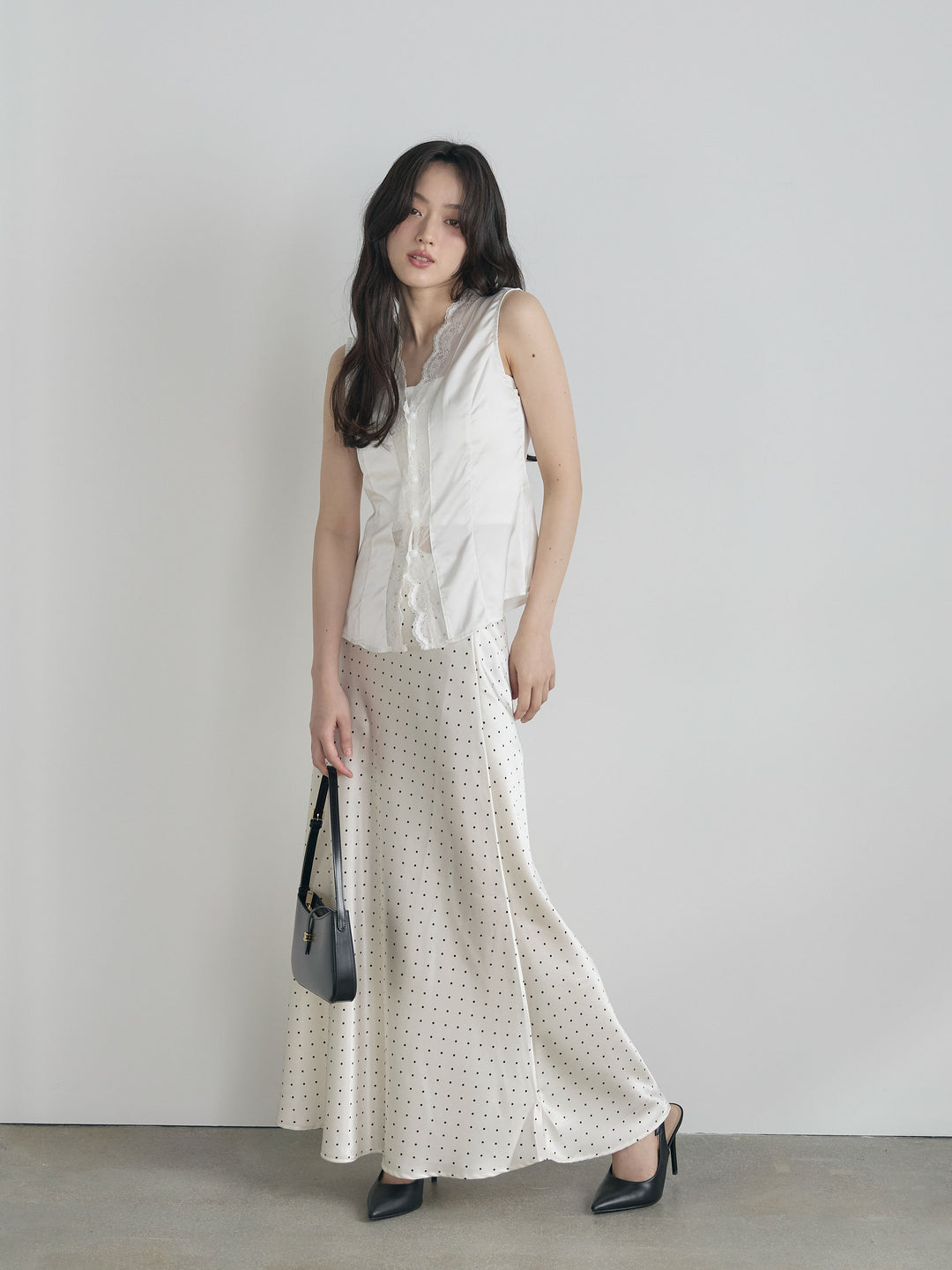 レーストリムサテンノースリトップス