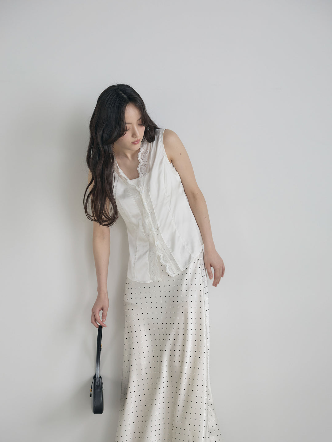 レーストリムサテンノースリトップス