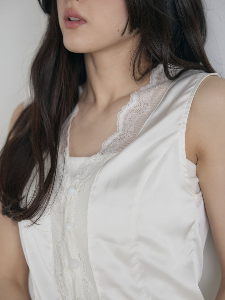 レーストリムサテンノースリトップス