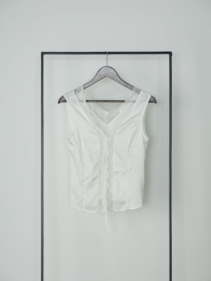 レーストリムサテンノースリトップス