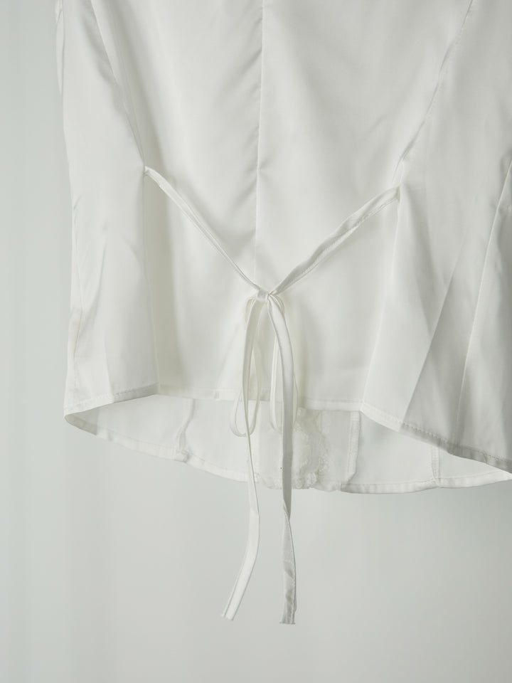 レーストリムサテンノースリトップス