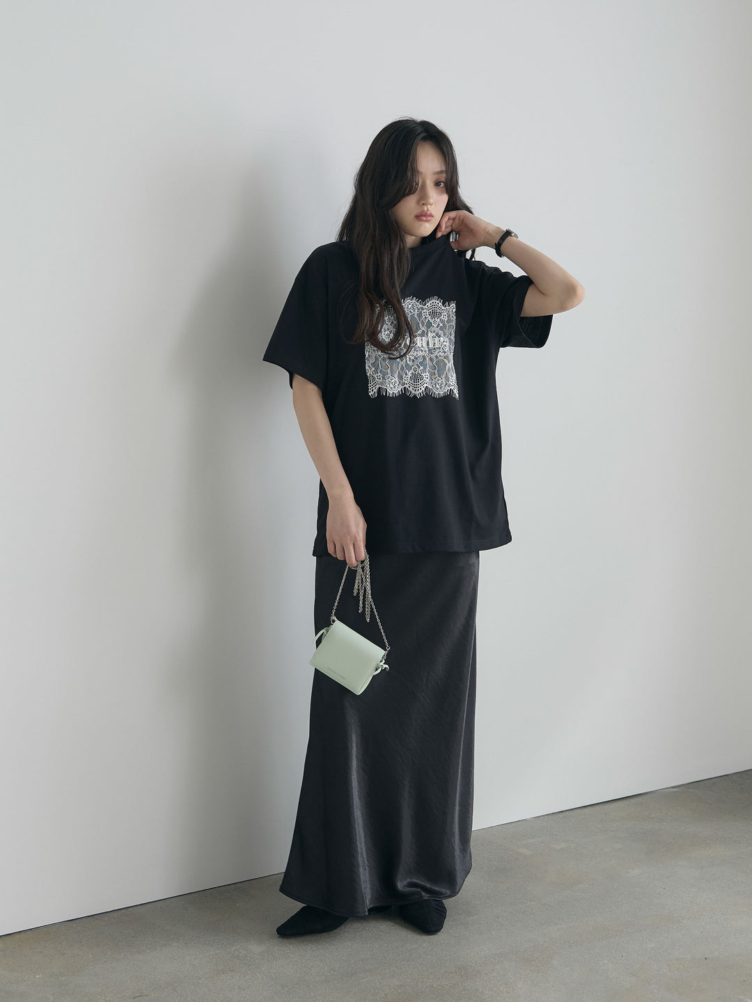 【SET】【cool touch】レースロゴ刺繍Tシャツ+リュクスAラインサテンスカート(2set)