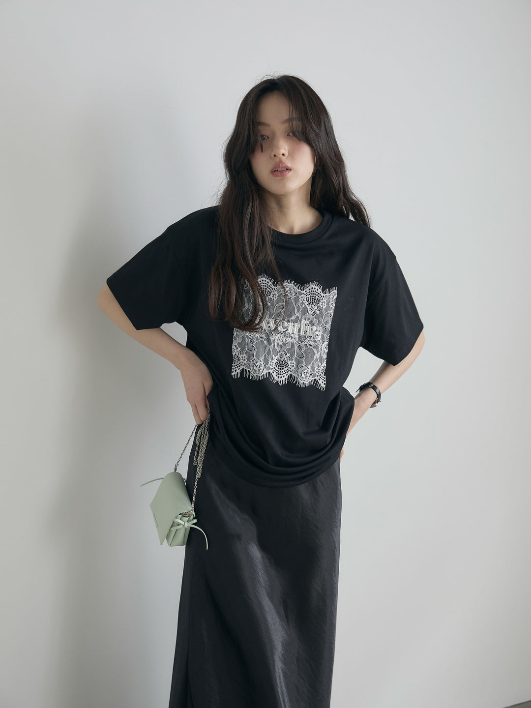 【SET】【cool touch】レースロゴ刺繍Tシャツ+リュクスAラインサテンスカート(2set)