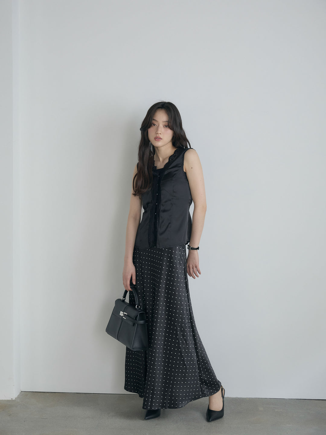 レーストリムサテンノースリトップス