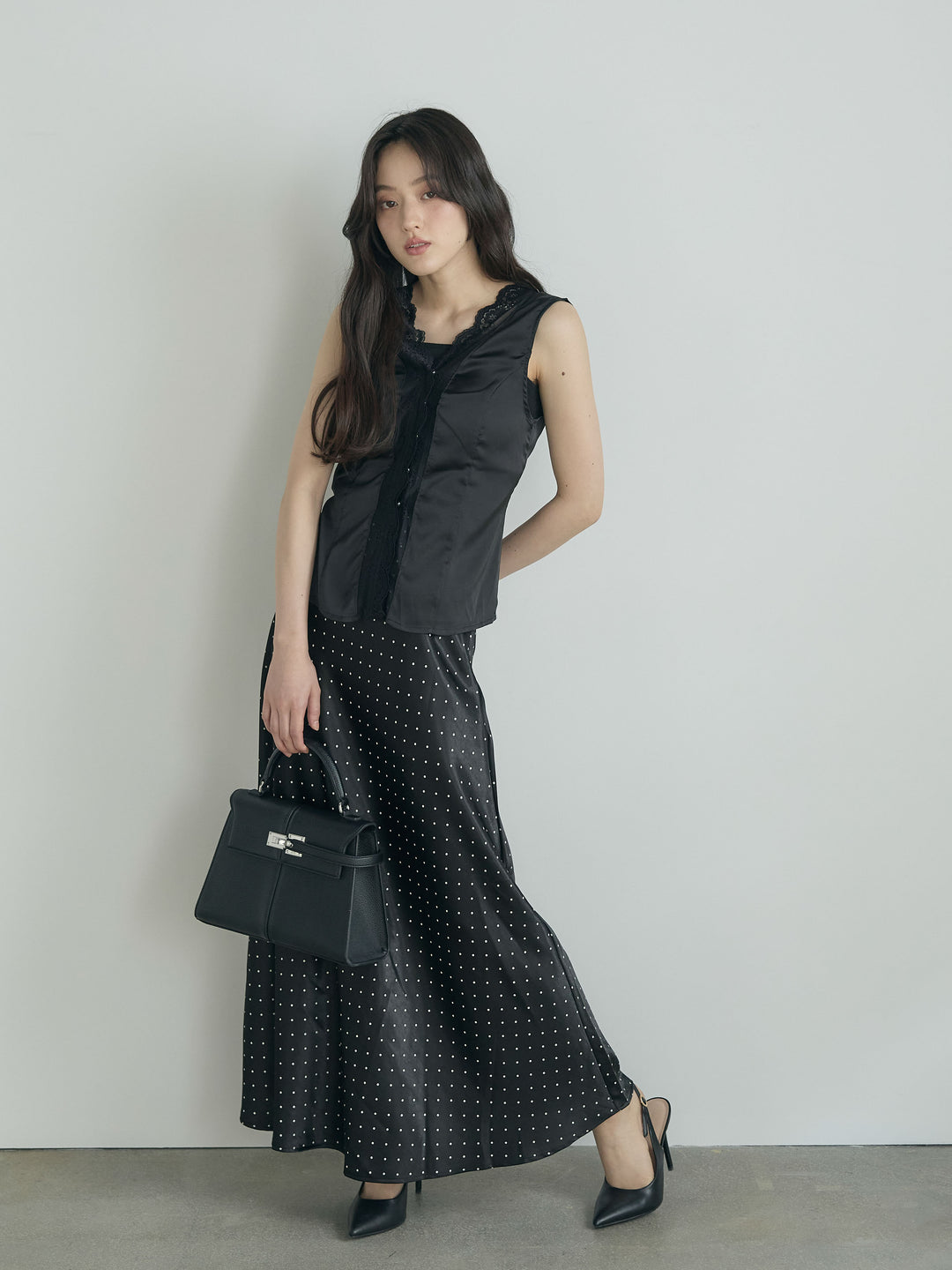 レーストリムサテンノースリトップス