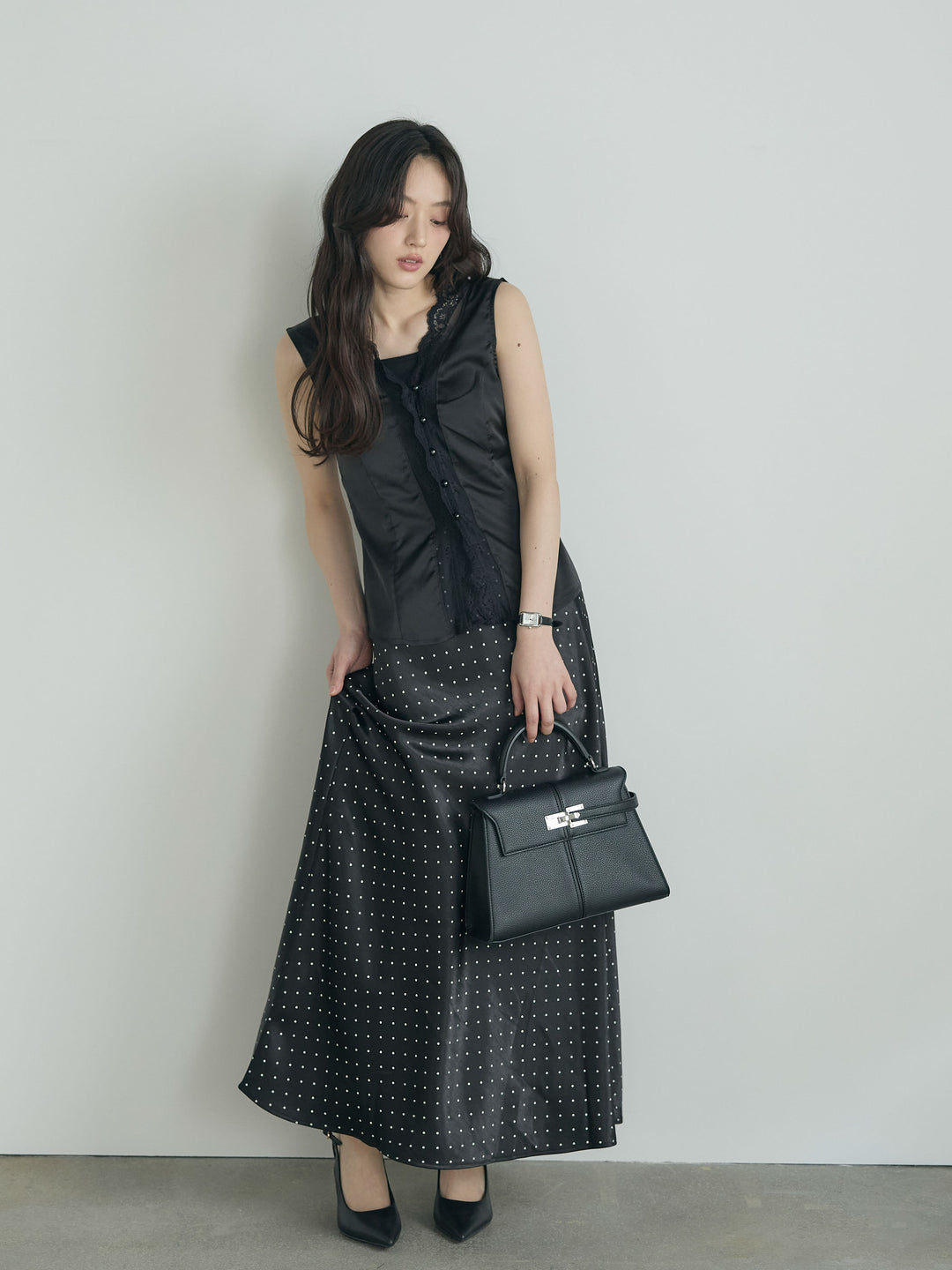 レーストリムサテンノースリトップス