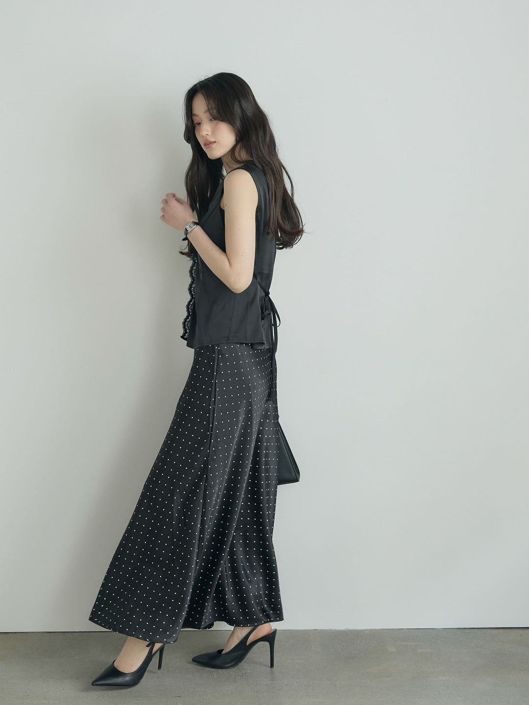 レーストリムサテンノースリトップス