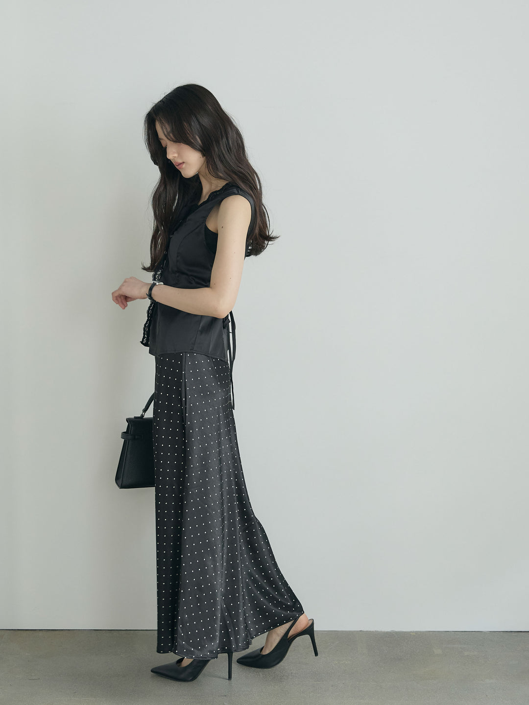 レーストリムサテンノースリトップス