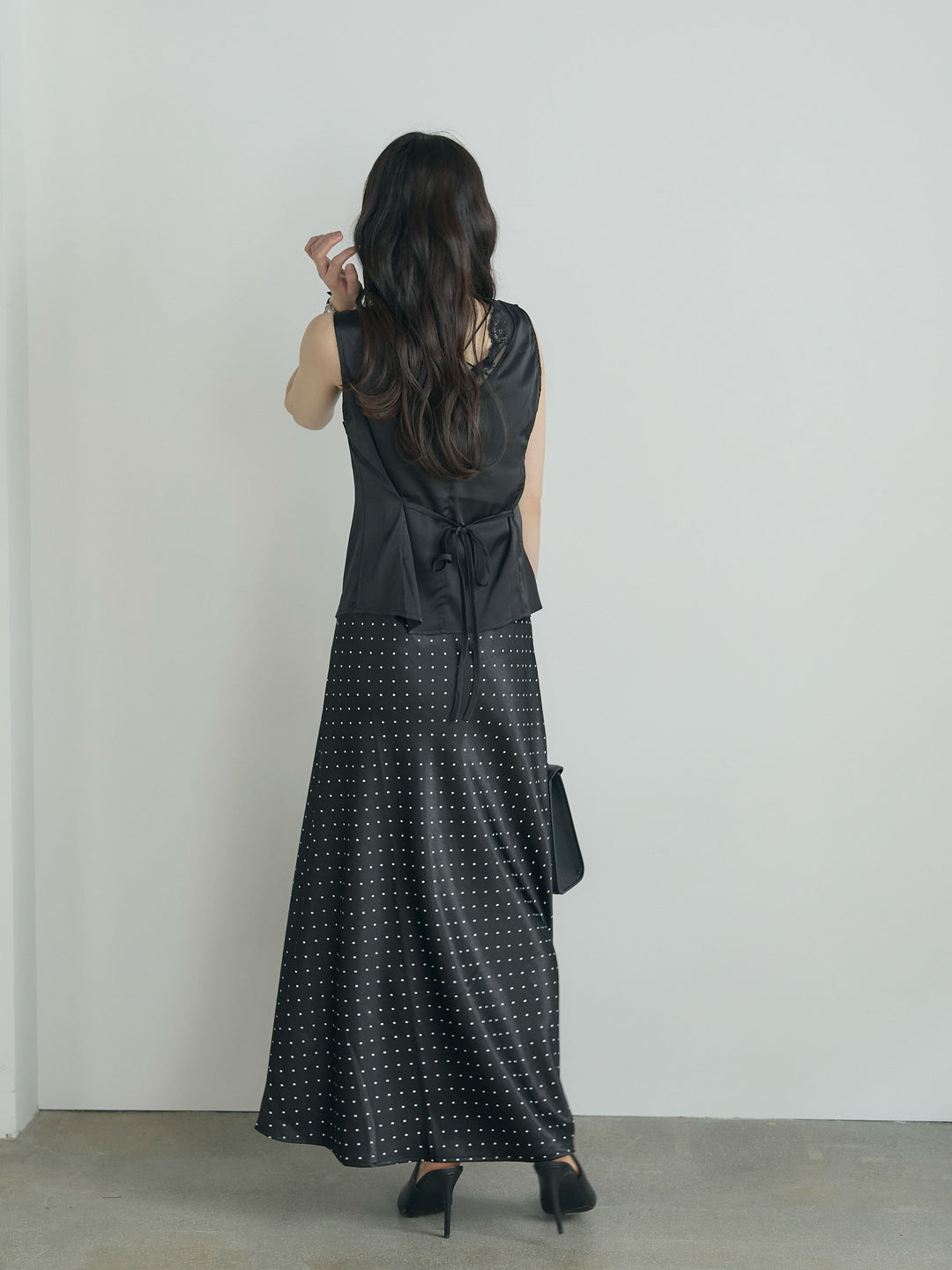 レーストリムサテンノースリトップス