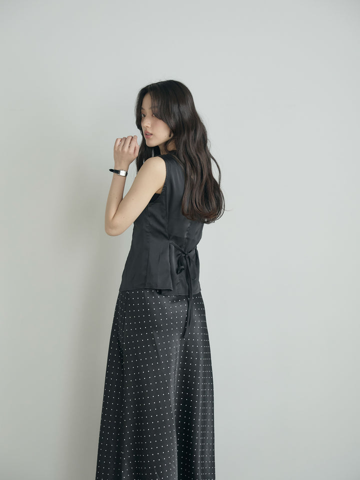 レーストリムサテンノースリトップス