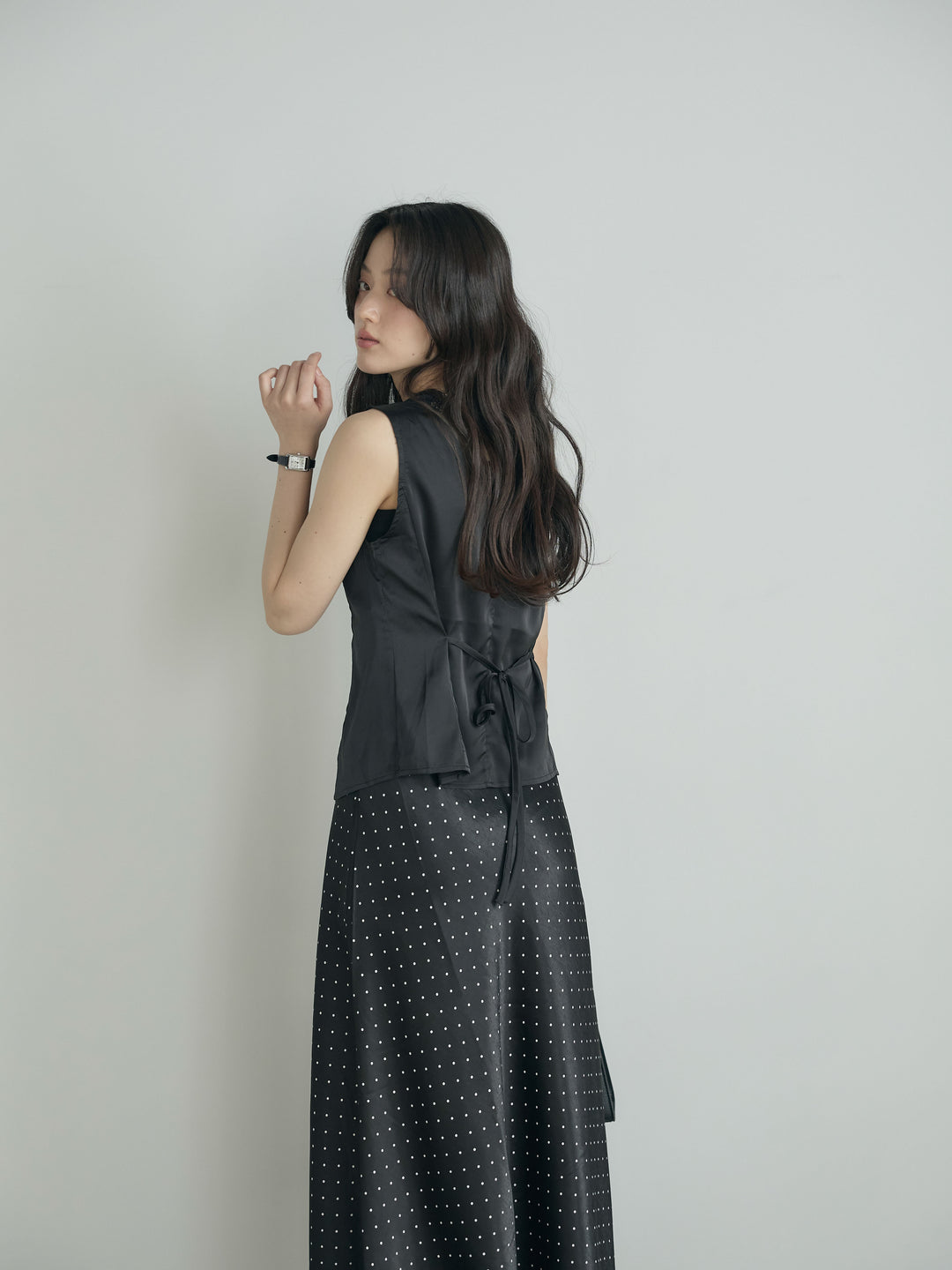 レーストリムサテンノースリトップス