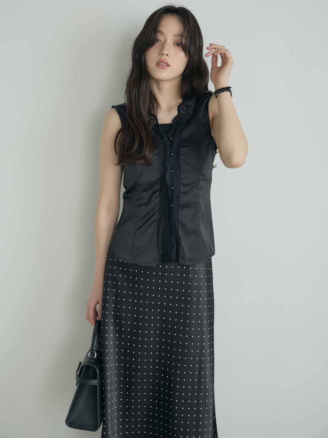 レーストリムサテンノースリトップス