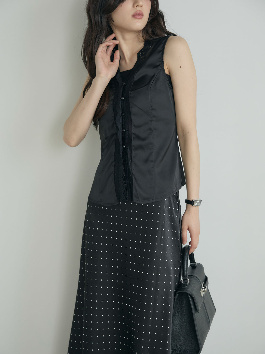 レーストリムサテンノースリトップス