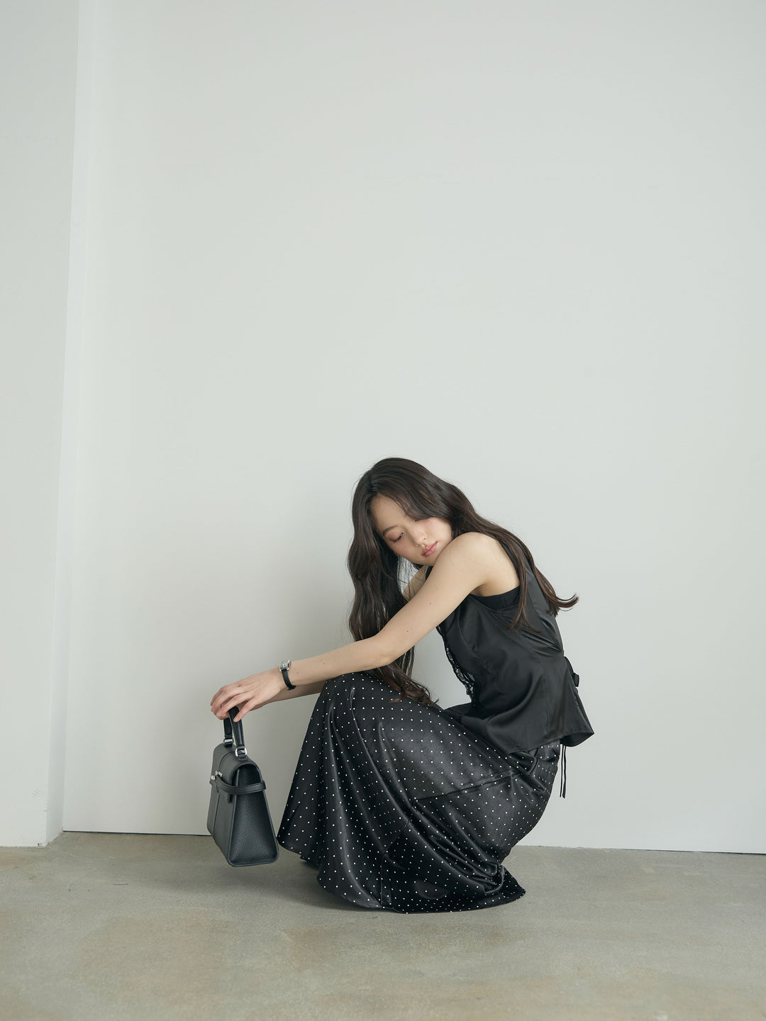 レーストリムサテンノースリトップス