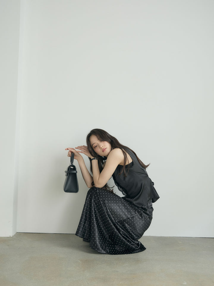 レーストリムサテンノースリトップス