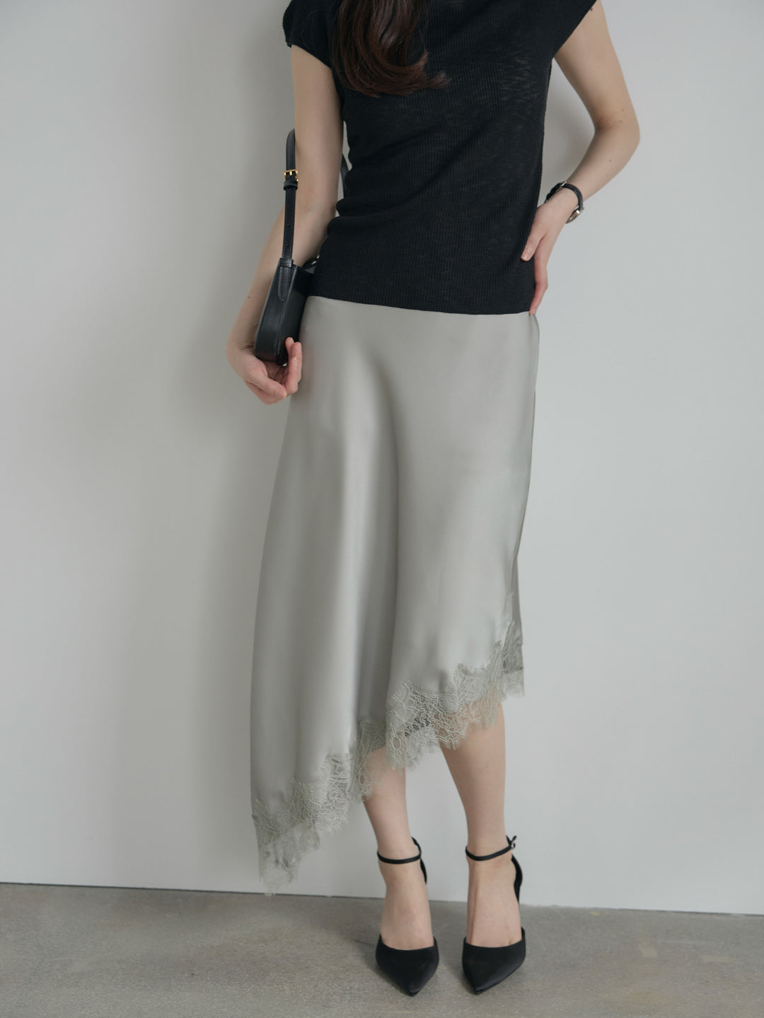 アシンメトリーレーストリムサテンスカート