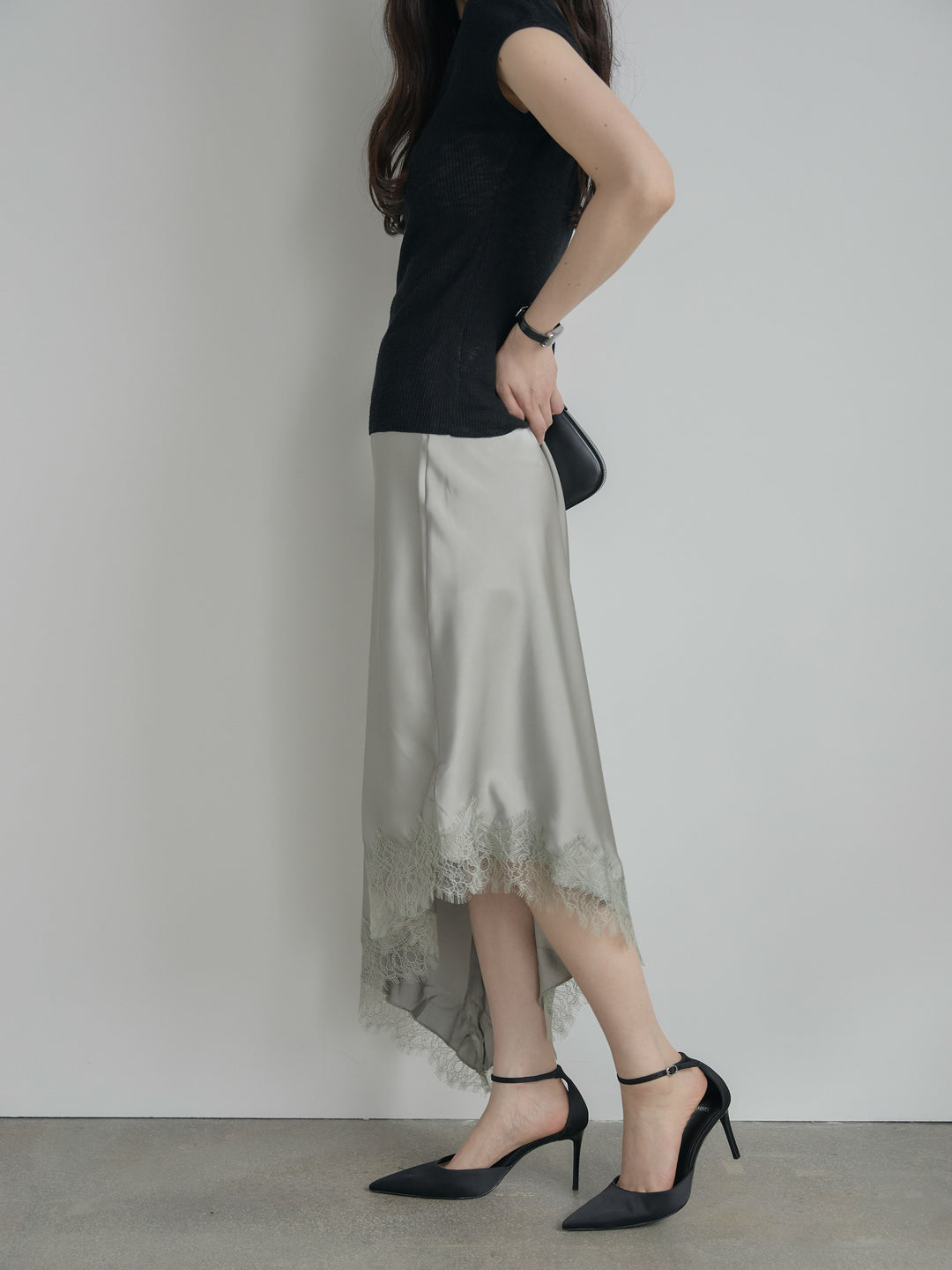 アシンメトリーレーストリムサテンスカート