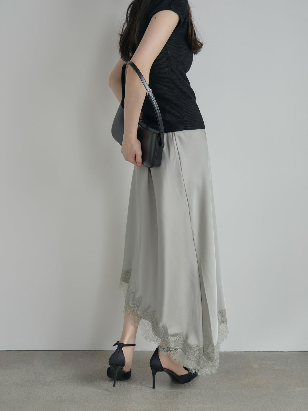 アシンメトリーレーストリムサテンスカート