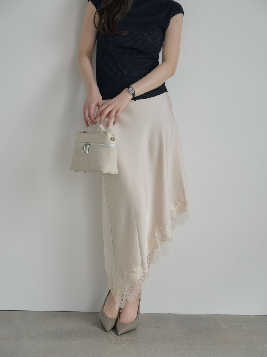 アシンメトリーレーストリムサテンスカート