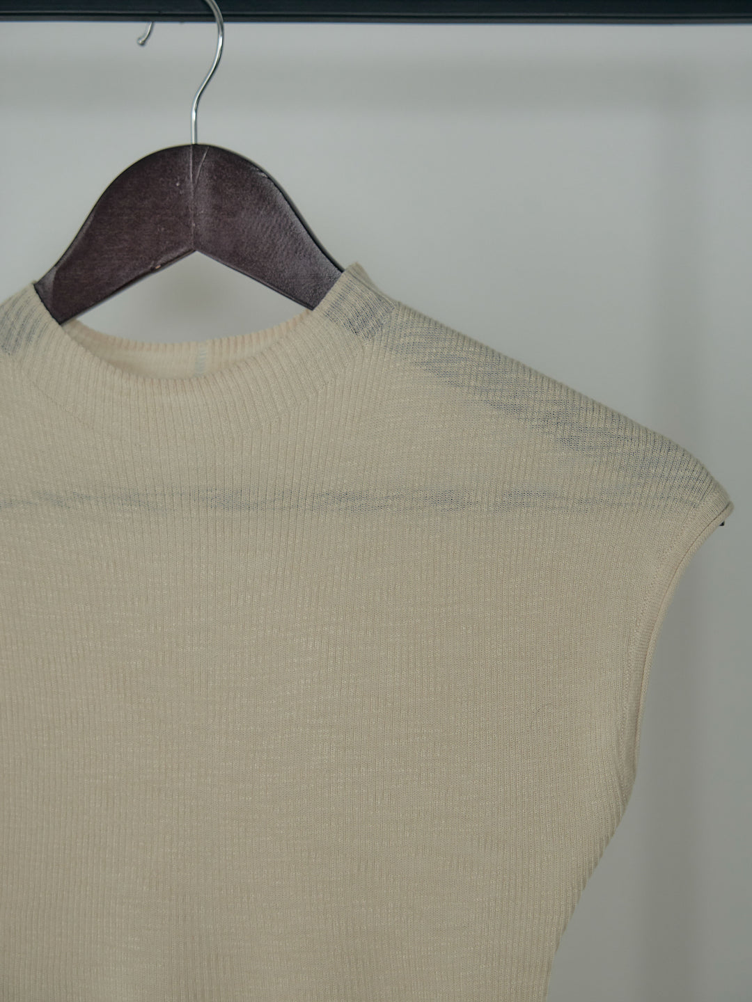 プチハイネックフレンチスリーブカットソー