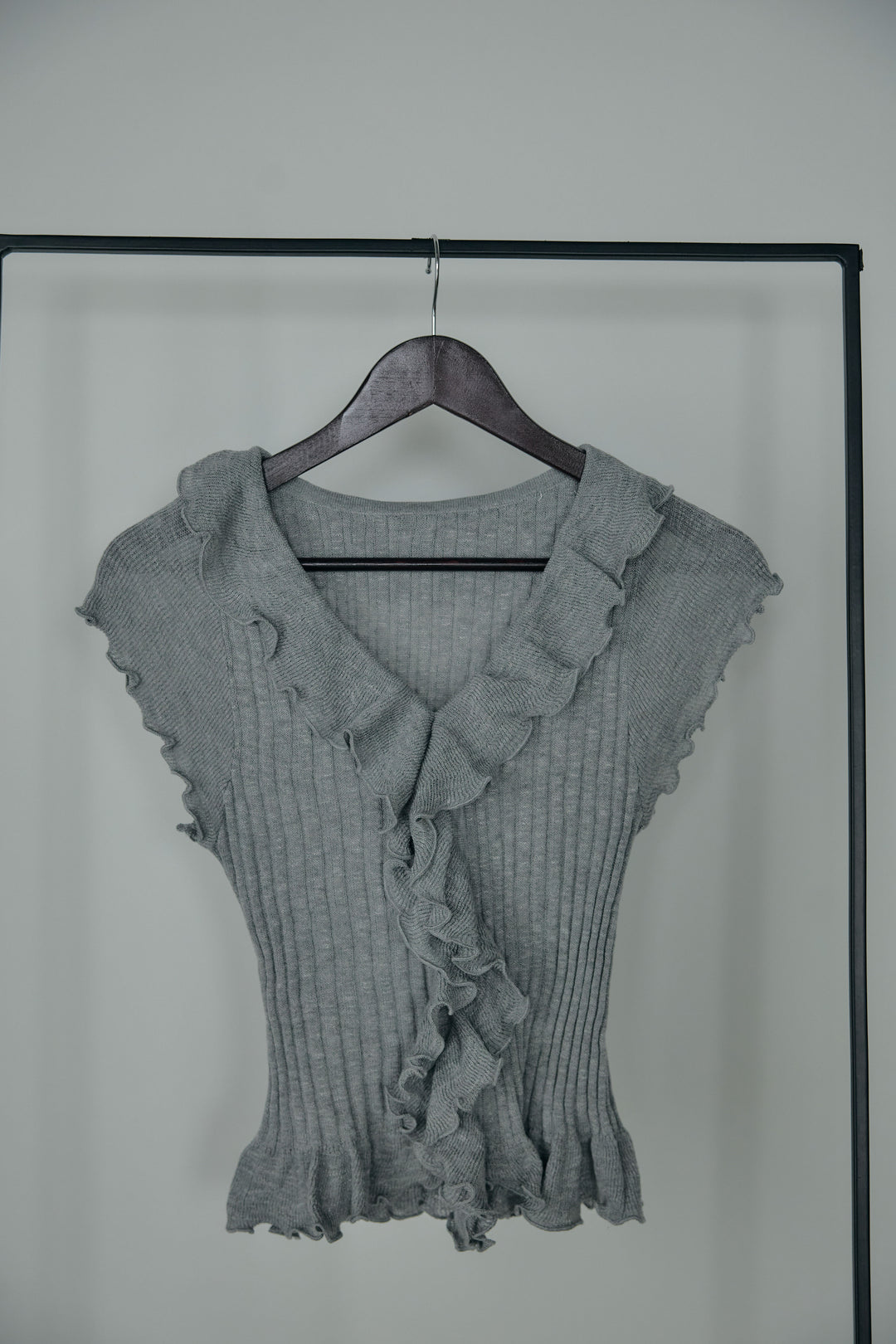 フレンチスリーブラッフルトップス