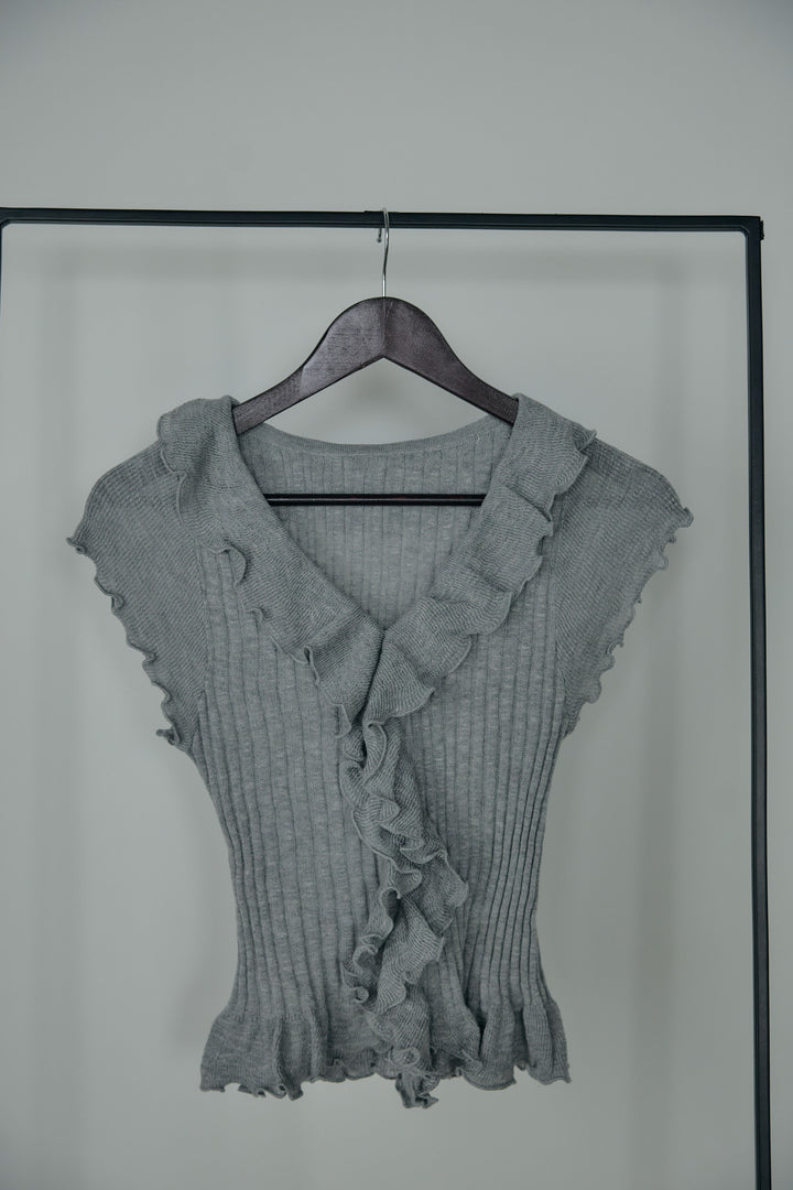 フレンチスリーブラッフルトップス