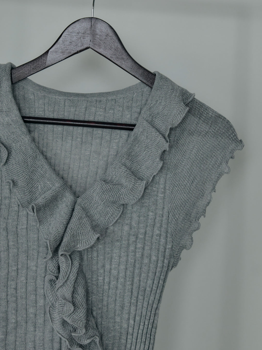 フレンチスリーブラッフルトップス