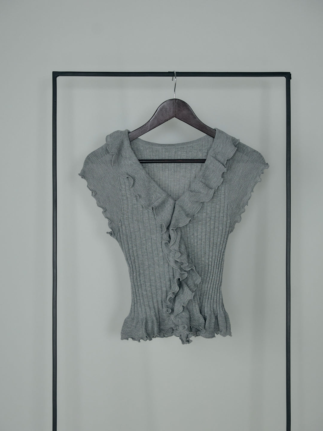 フレンチスリーブラッフルトップス