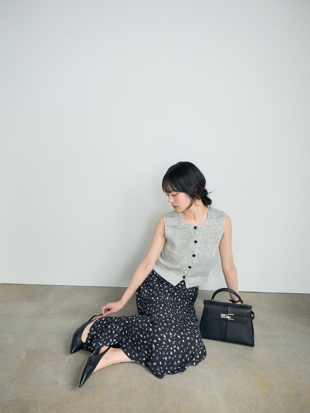 【SET】フロントボタンノースリニットベスト+【Essential】Wrap design satin mermaid skirt(2set)