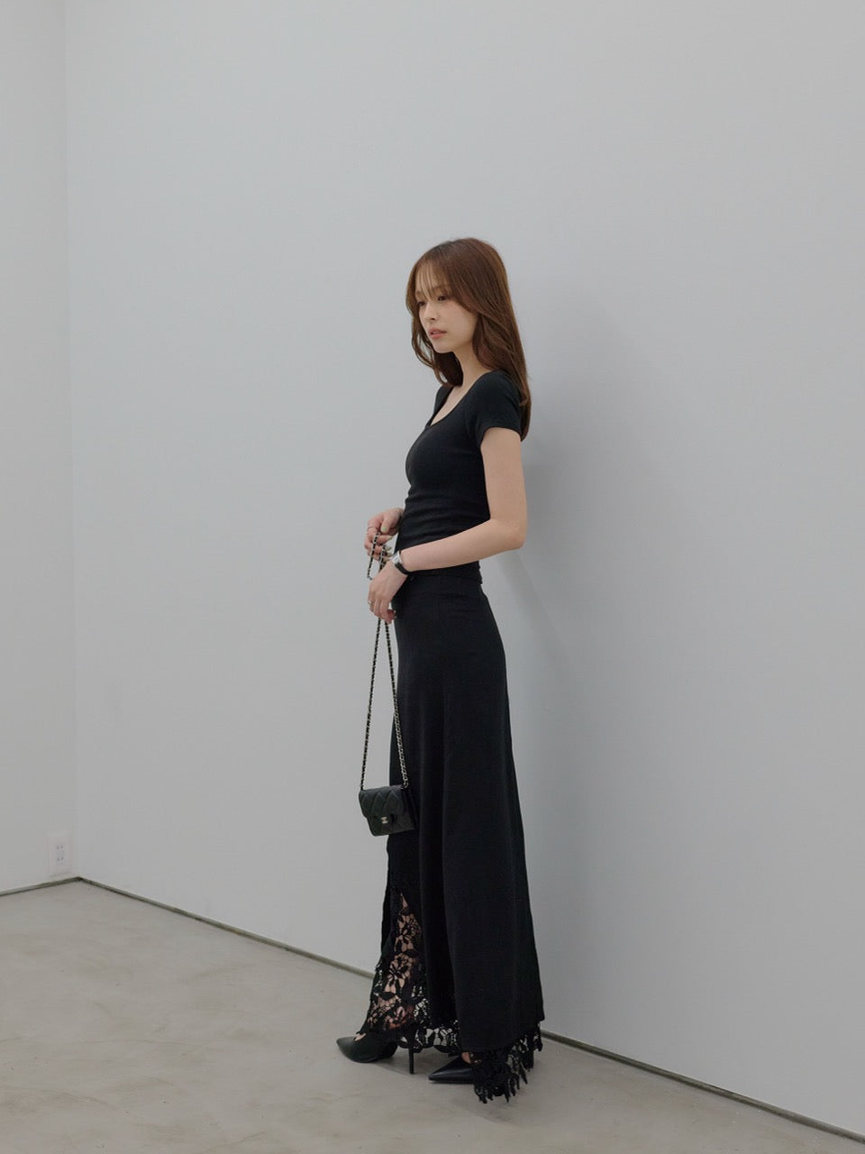 【SET】カップ付きスクエアネックTシャツ+フロントスリットレースドッキングローウエストスカート(2set)